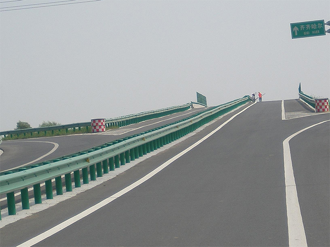 邵阳高速公路护栏的材质与规格