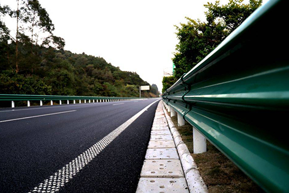 邵阳高速公路护栏的常用类型